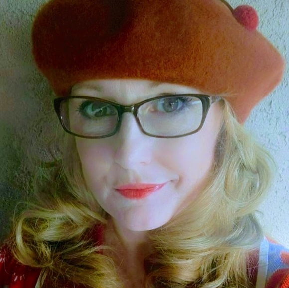 Meet your Posher, Gretchen - Picture 1 of 1